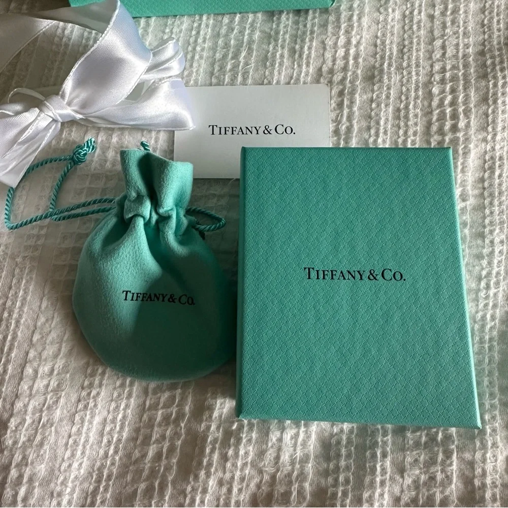 SET Tiffany’s Hardware Bead Necklace and Bracelet - Picture 8 of 8